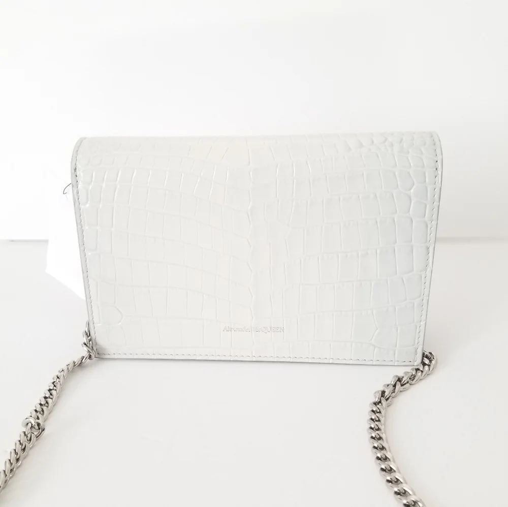 Alexander McQueen Skull Croc-Embossed Leather Chain Crossbody Light Gray - Picture 4 of 12